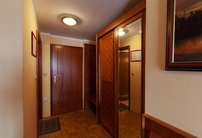 اتاق استاندارد سه تخته با بالکن, Gostišče Prosnik