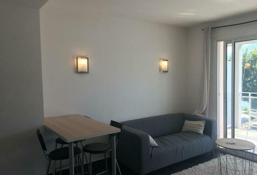 1 Bedroom Apartment Lake View, Residence Du Port