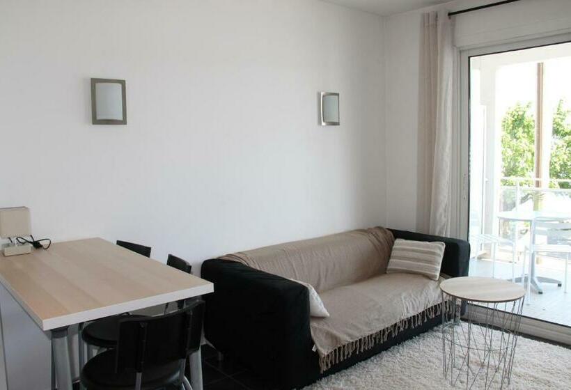 1 Bedroom Apartment Lake View, Residence Du Port