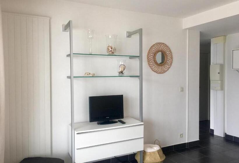1 Bedroom Apartment Lake View, Residence Du Port