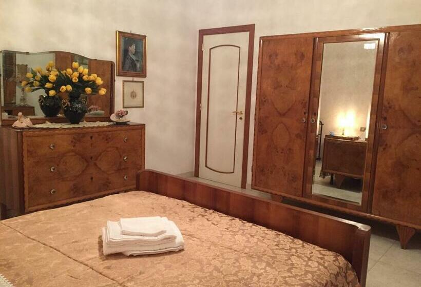 اتاق استاندارد چهارنفره با بالکن, B&b Donna Porzia
