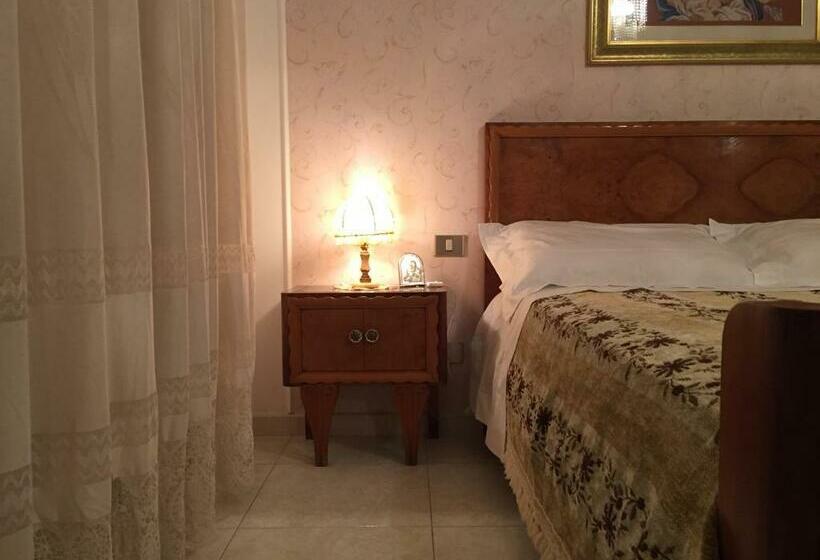 اتاق استاندارد چهارنفره با بالکن, B&b Donna Porzia