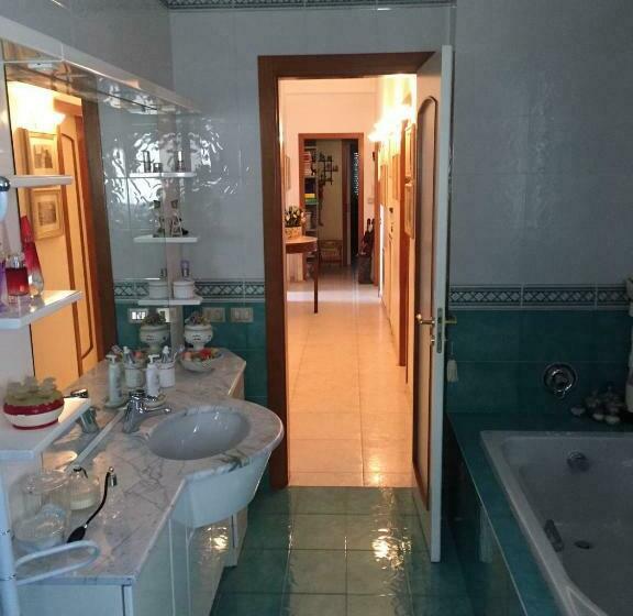 Pokój Czteroosobowy Standard z Balkonem, B&b Donna Porzia