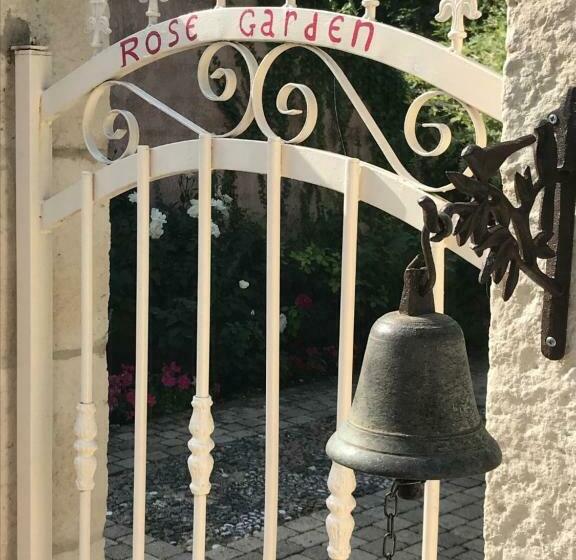 Номер Стандарт Вид на Сад, Rose Garden Mezzanine