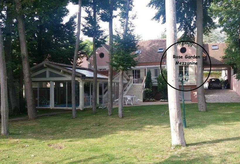 Номер Стандарт Вид на Сад, Rose Garden Mezzanine