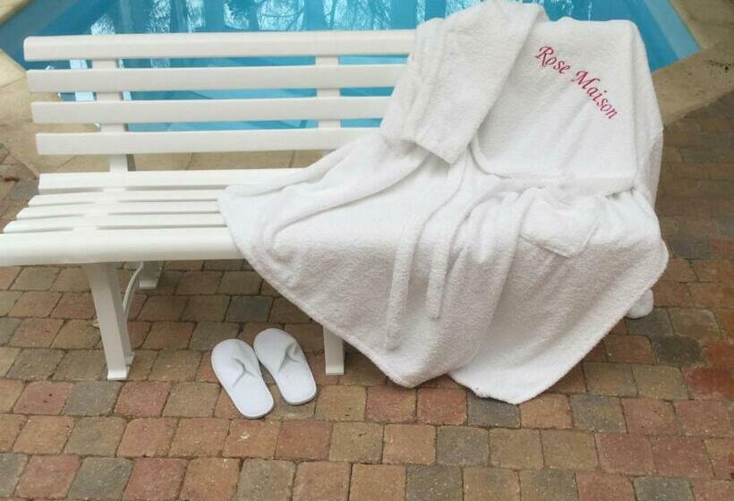 Номер Стандарт Вид на Сад, Rose Garden Mezzanine