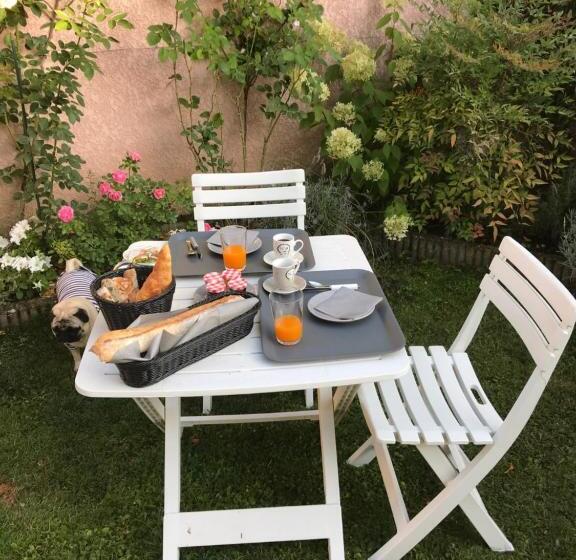 Номер Стандарт Вид на Сад, Rose Garden Mezzanine