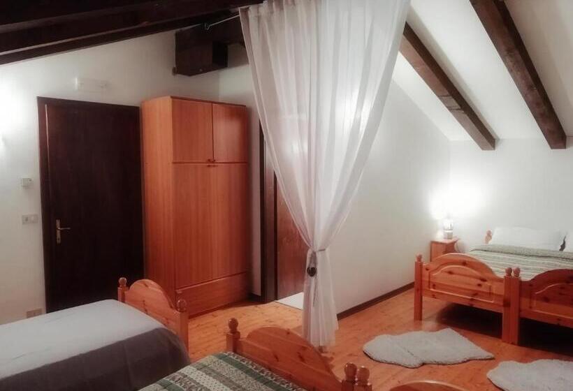 バルコニー付きスタンダードトリプルルーム, Elison On The Lake B&b