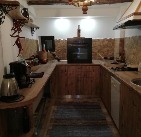 شقة غرفة واحدة, къща за гости чичарите