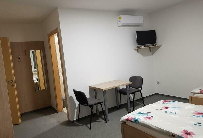 اتاق استاندارد سه نفره, Apartmaji Janković