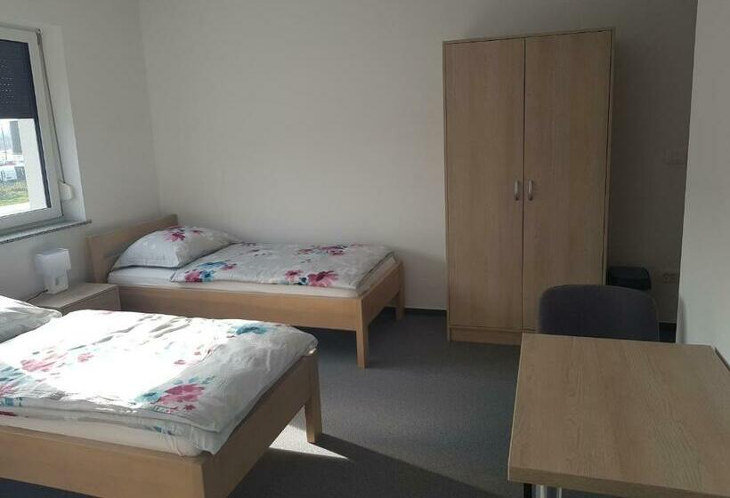 اتاق استاندارد سه نفره, Apartmaji Janković