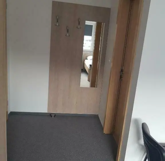 اتاق استاندارد سه نفره, Apartmaji Janković