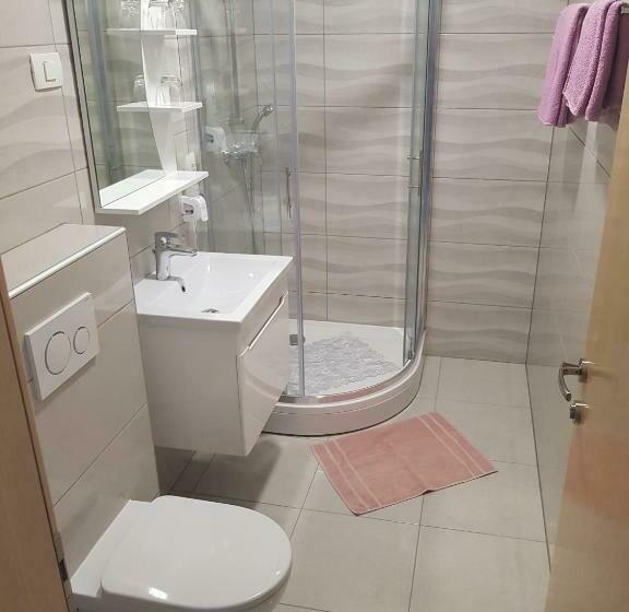 اتاق استاندارد سه نفره, Apartmaji Janković