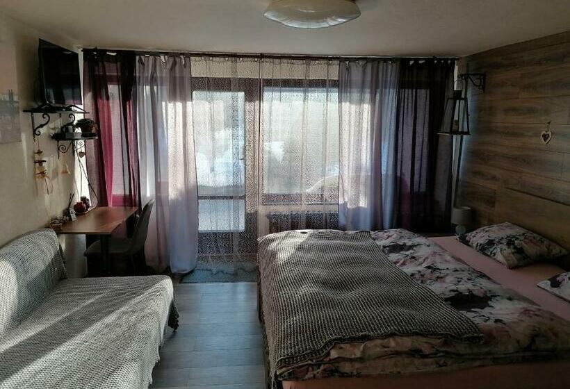 Standard Triple Room with Terrace, Privat Forest
