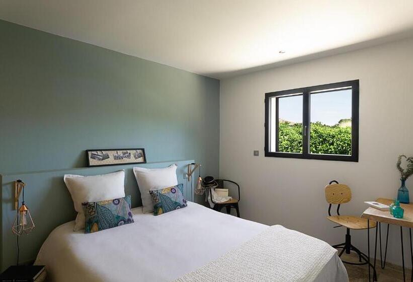 プールの見える１ベッドルームアパートメント, Résidence I Levri