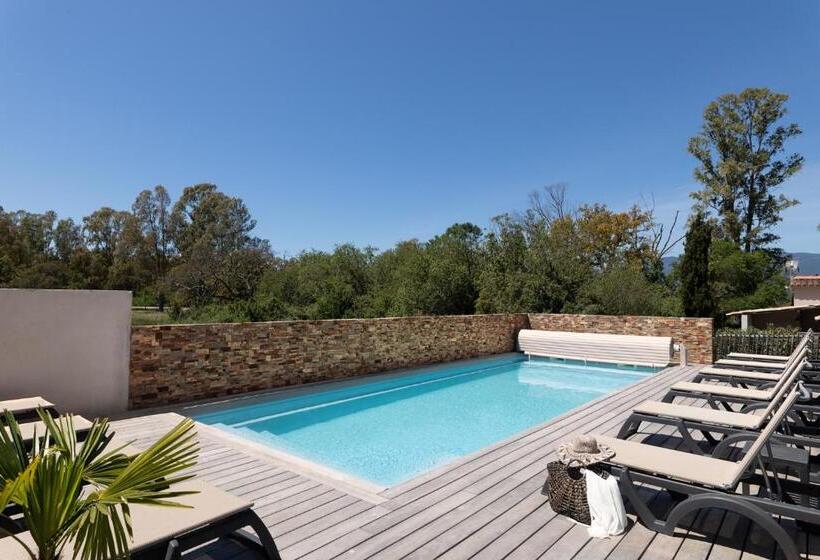 プールの見える１ベッドルームアパートメント, Résidence I Levri