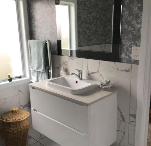 패밀리 스튜디오, Fossil Coast B&b