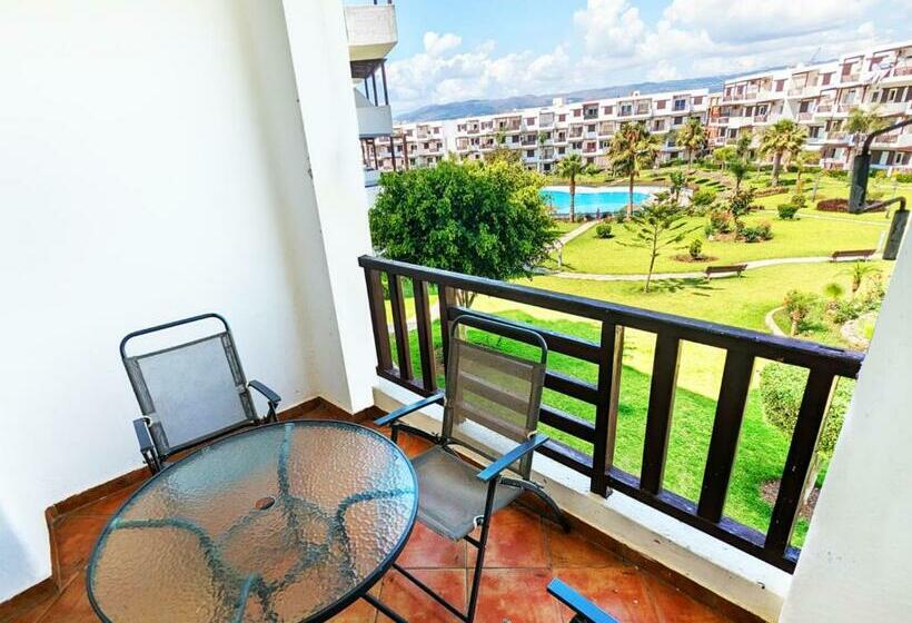 اتاق استاندارد با چشم‌انداز استخر, Mirador Golf Appart