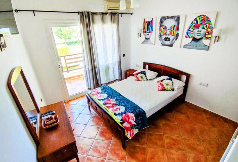 اتاق استاندارد با چشم‌انداز استخر, Mirador Golf Appart