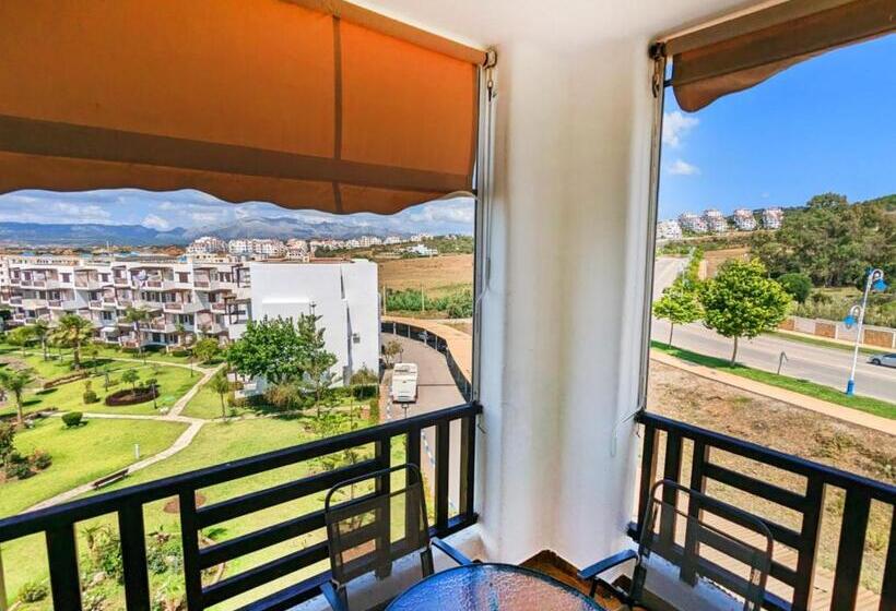 اتاق استاندارد با چشم‌انداز استخر, Mirador Golf Appart