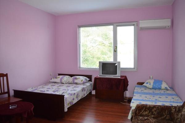 Triple Room Sea View, къща за гости черната роза