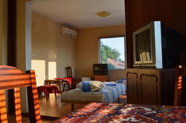 جناح عائلي, къща за гости черната роза