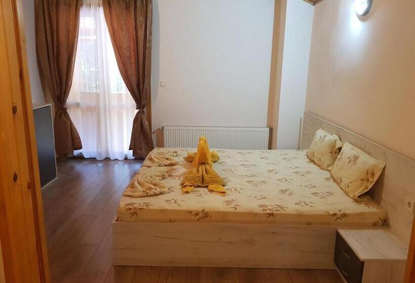 バルコニー付きスタンダードトリプルルーム, къща за гости крушун