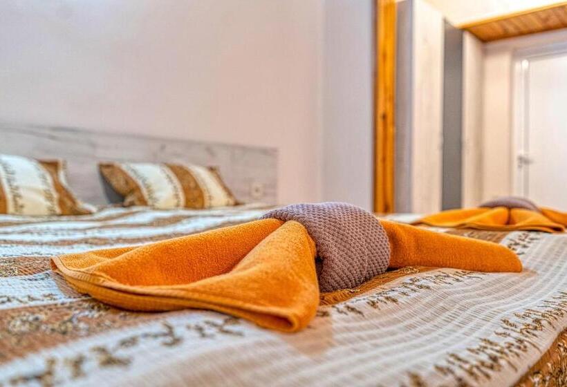 バルコニー付きスタンダードトリプルルーム, къща за гости крушун