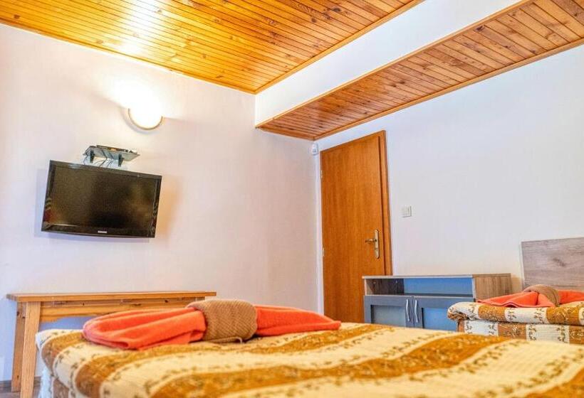 テラス付き1ベッドルームアパートメント, къща за гости крушун