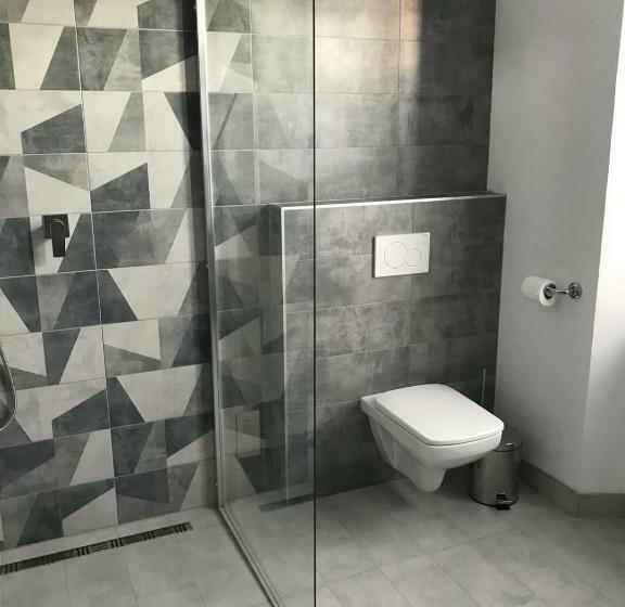 غرفة ديلوكس ثلاثية, 14dveří