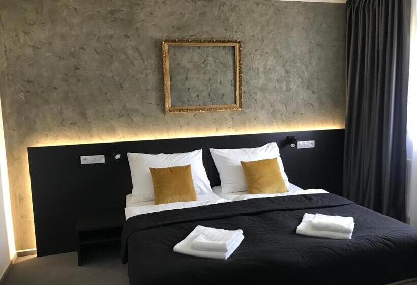 غرفة ديلوكس, 14dveří