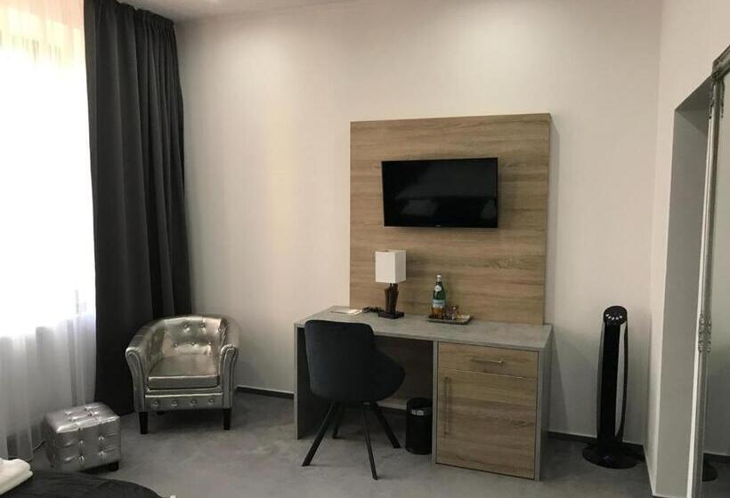 غرفة ديلوكس, 14dveří