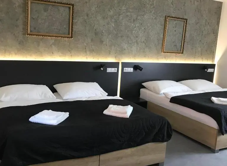 デラックスの4人部屋, 14dveří
