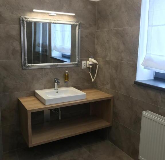 غرفة ديلوكس رباعية, 14dveří