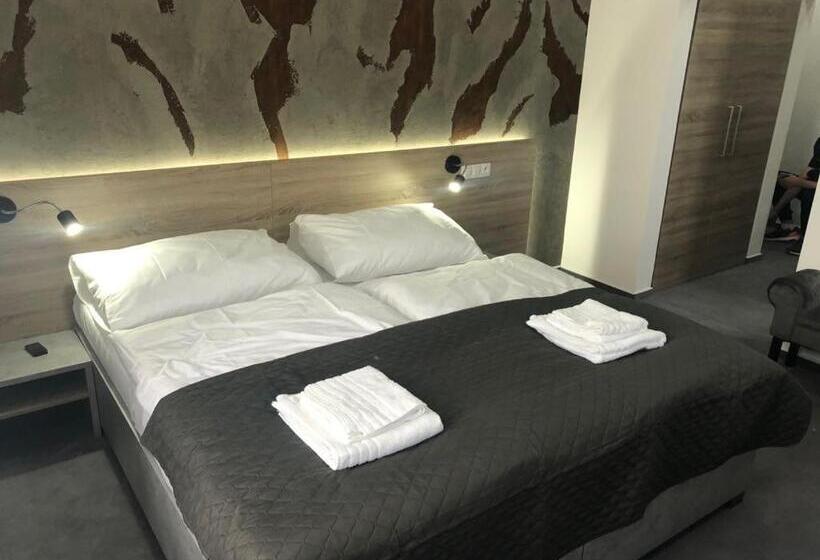 غرفة ديلوكس عائلية, 14dveří