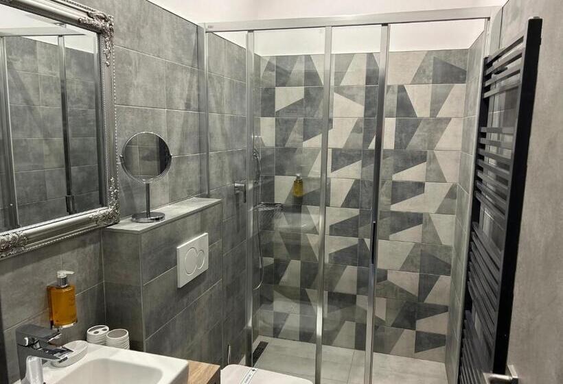 غرفة ديلوكس, 14dveří