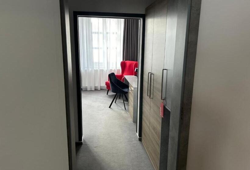 غرفة ديلوكس, 14dveří