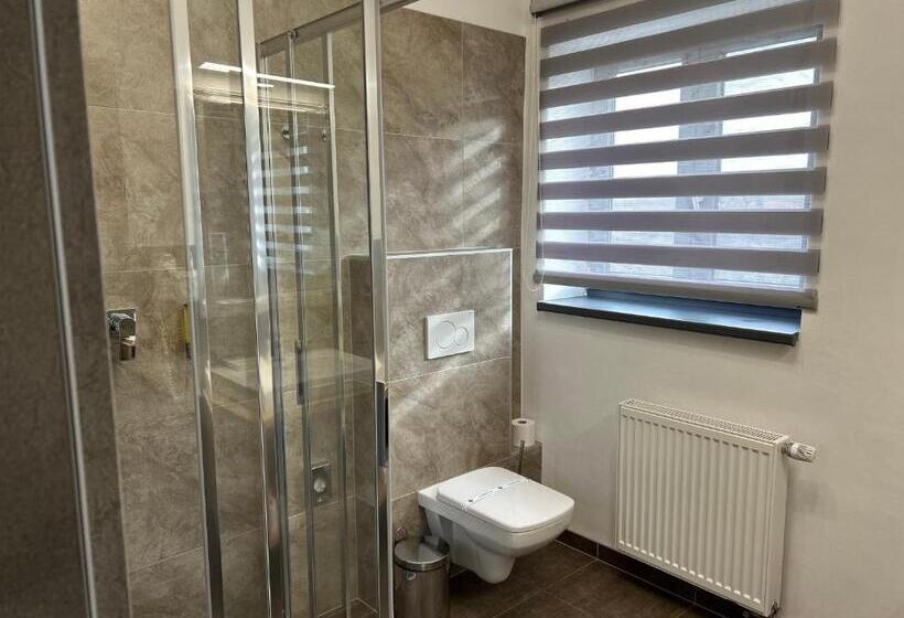 غرفة ديلوكس, 14dveří