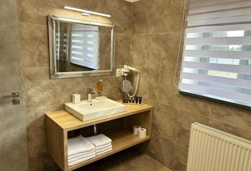 غرفة ديلوكس رباعية, 14dveří