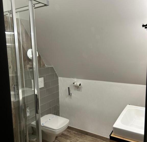 غرفة ديلوكس رباعية, 14dveří