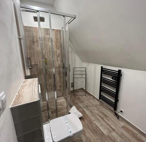 غرفة ديلوكس عائلية, 14dveří