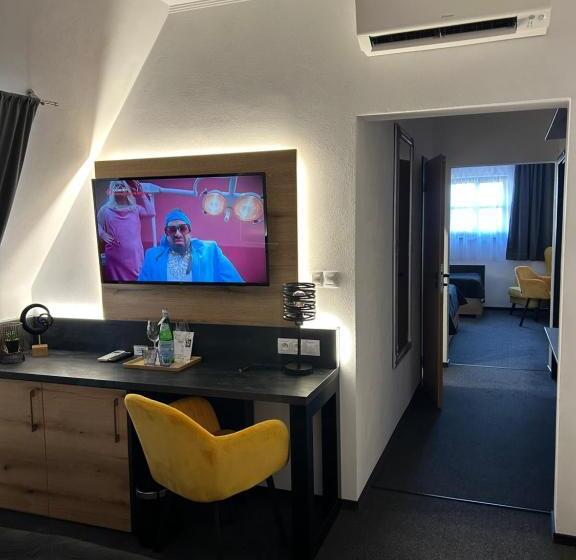 غرفة ديلوكس عائلية, 14dveří