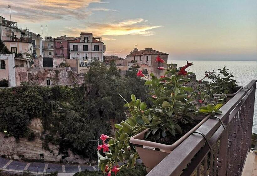 اتاق استاندارد, A Casa Di Noemi