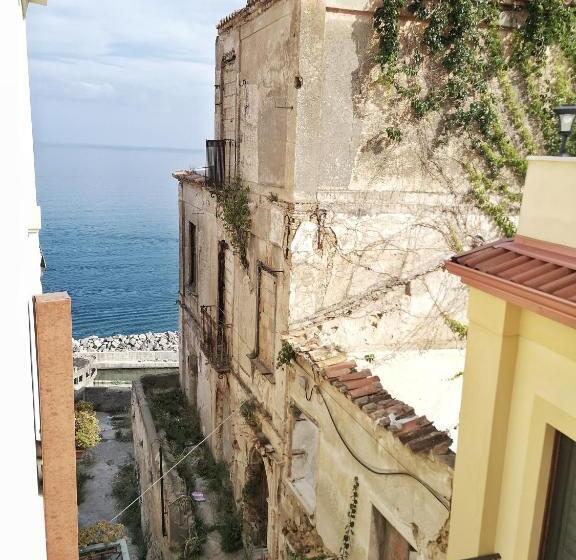 اتاق استاندارد, A Casa Di Noemi