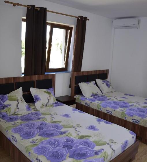 발코니가 있는 4인용 스탠다드 룸, Casa Sarofin