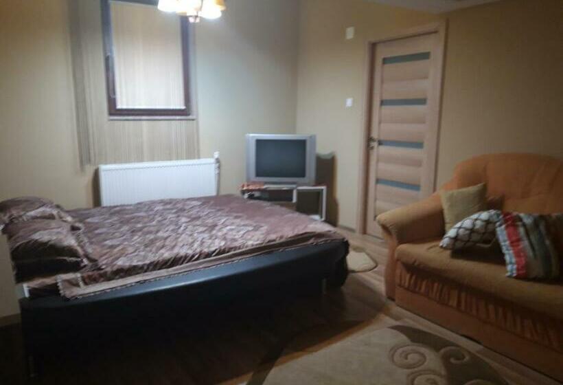 四人标准间, Colț De Rai   Camera De Inchiriat