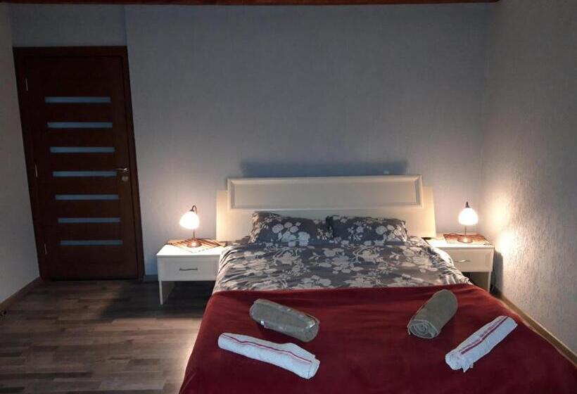 家庭间, Colț De Rai   Camera De Inchiriat