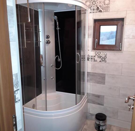 家庭间, Colț De Rai   Camera De Inchiriat