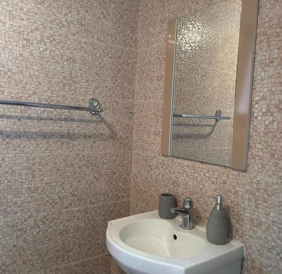 四人标准间, Colț De Rai   Camera De Inchiriat