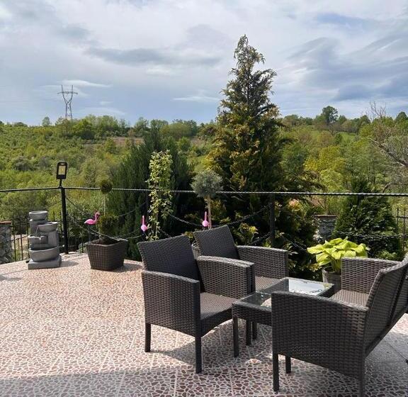 家庭间, Colț De Rai   Camera De Inchiriat